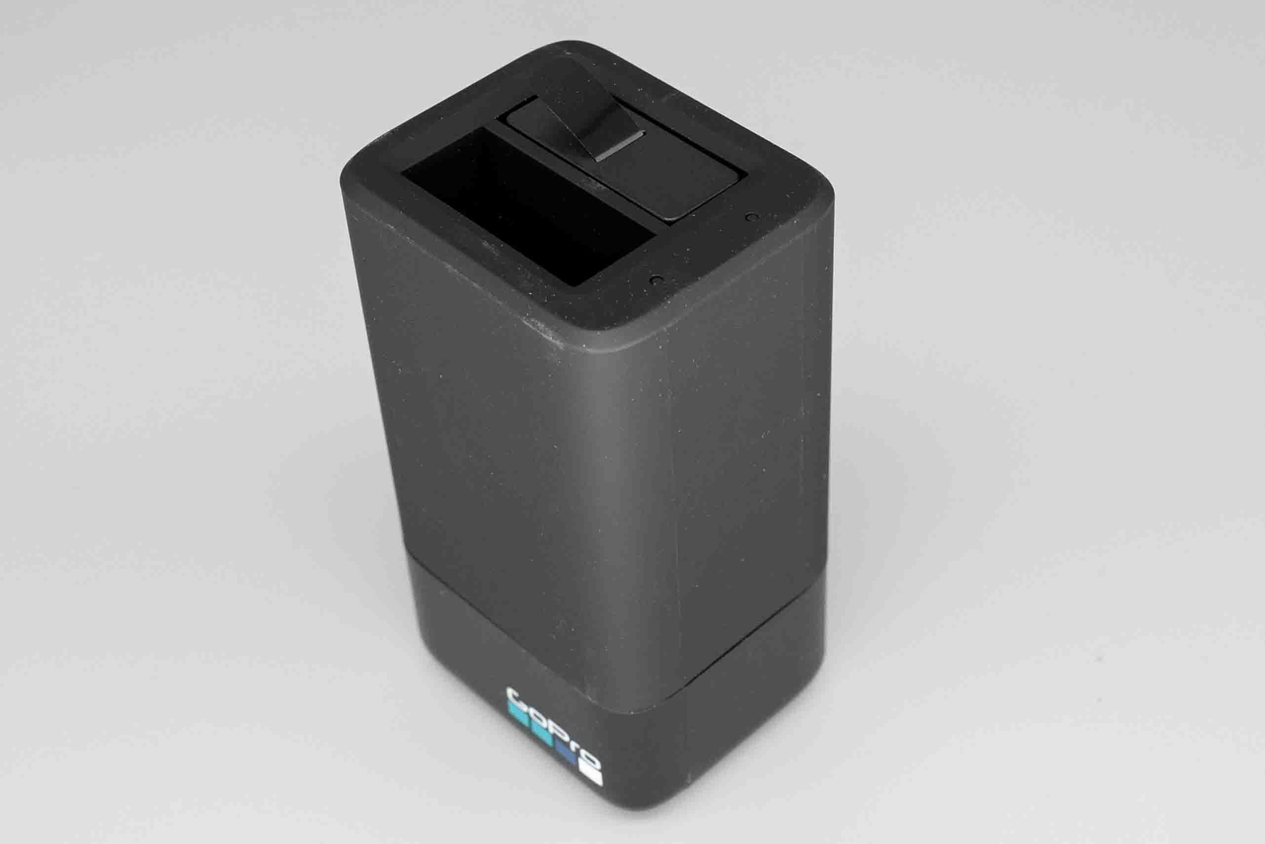 【GoPro MAX おすすめアクセサリー！】GoPro (ゴープロ) MAX デュアル バッテリー充電器 + バッテリー ACDBD-001-AS 写真で紹介！