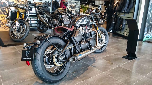 安心の関税送料込み triumph ボンネビル ボバー 左側マフラー