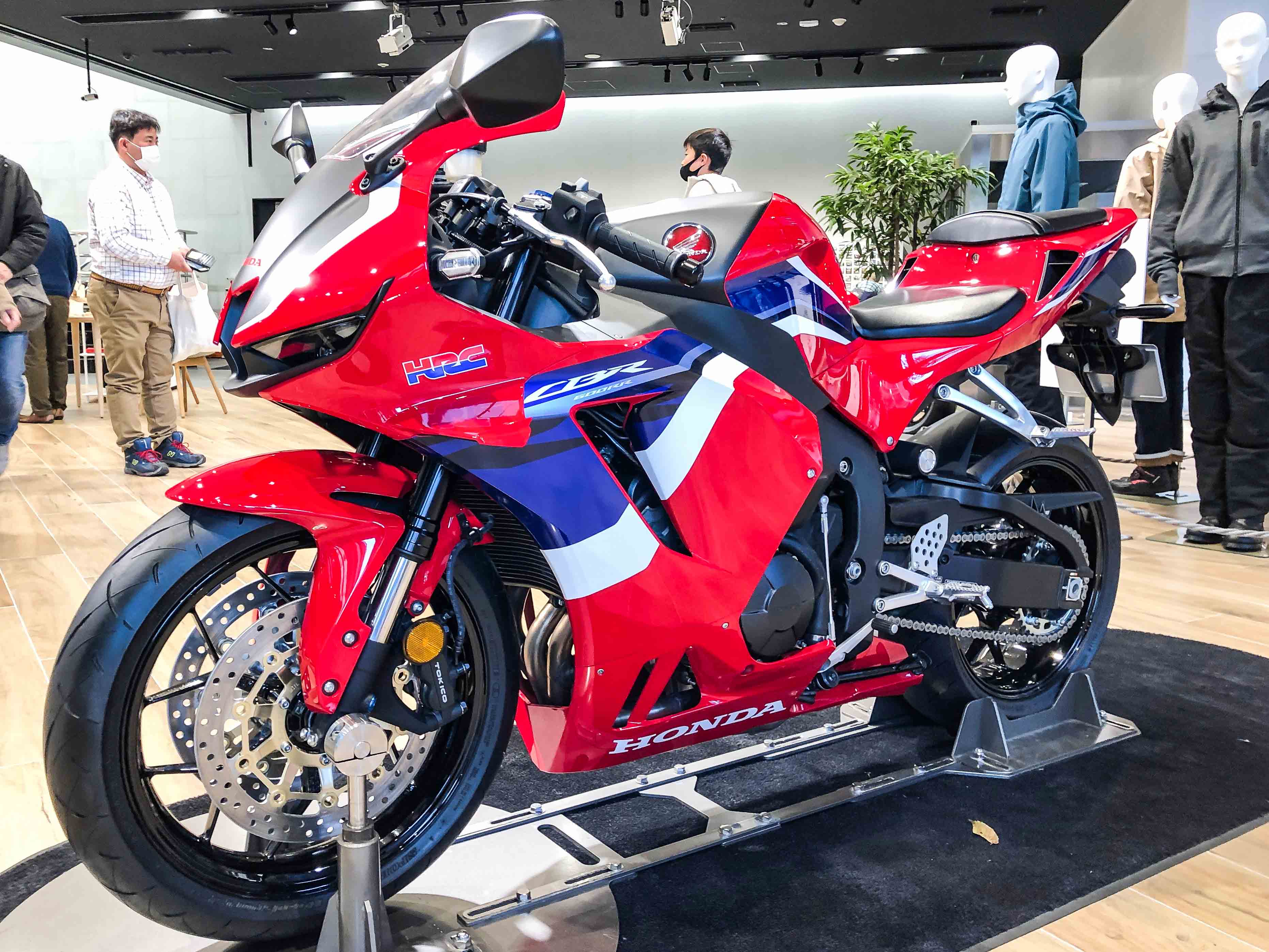 cbr600rr pc40 カーボンウイングレット 4点 - メルカリ