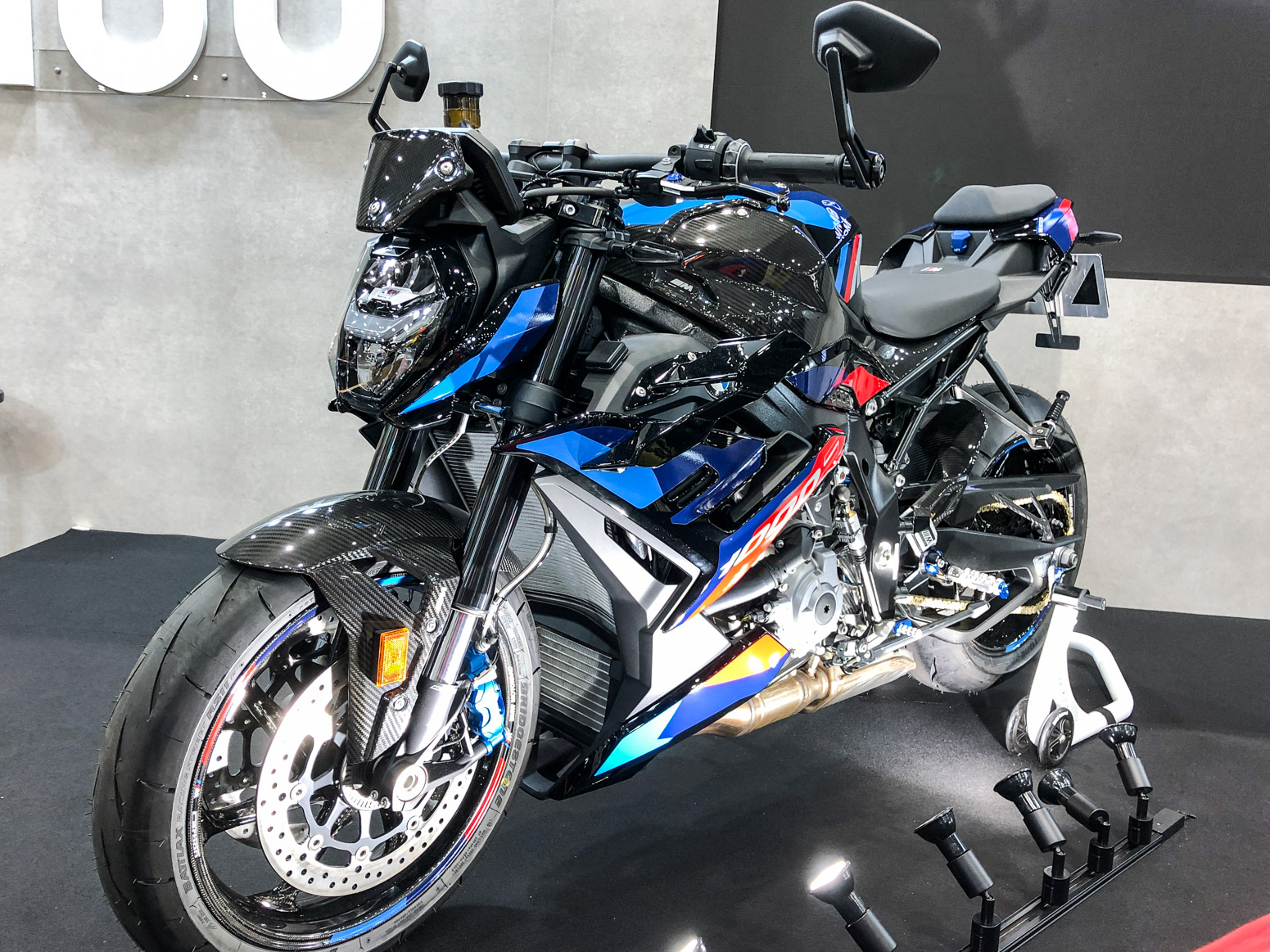 新しい季節 現車確認！】BMW M1000Rのウイングレット・スペック・カーボン パーツ
