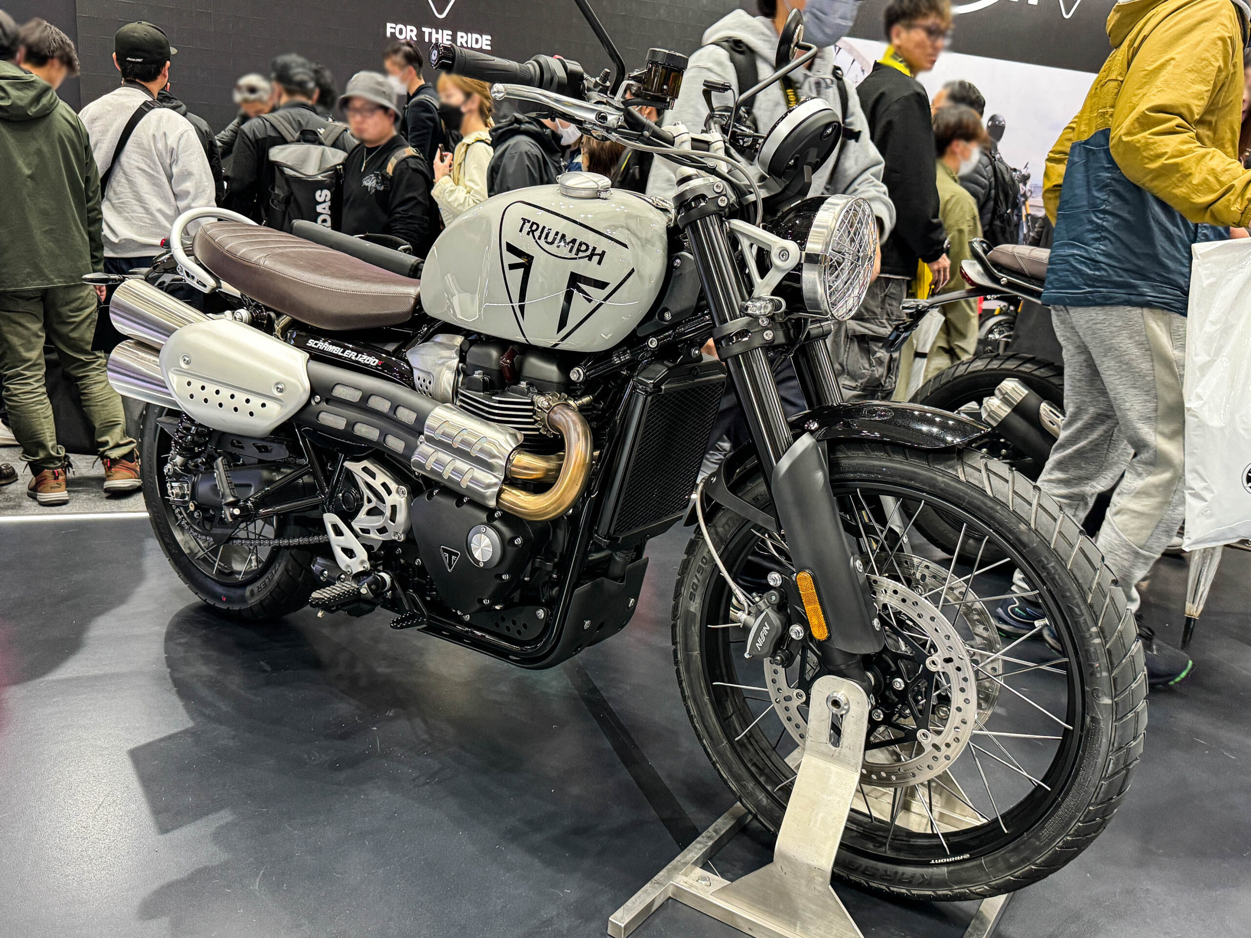 トライアンフ　スクランブラー1200X 2024年式　ブラウン新車より取り外し品 トライアンフが新型車「スクランブラー1200X」と2024年モデルの