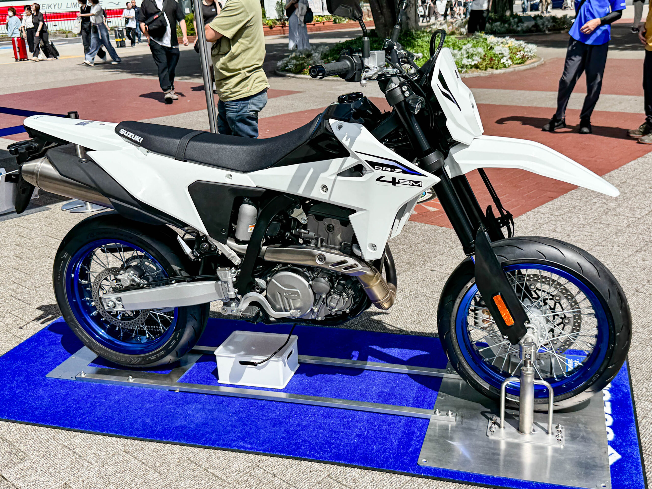 実車チェック】スズキDR-Z4SM徹底解説｜400cc軽量スーパー