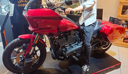 【足つき徹底チェック】ハーレー ローライダーST 2025年モデルのシート高715mmはどう変わった？168cmの乗車ポジションチェック！