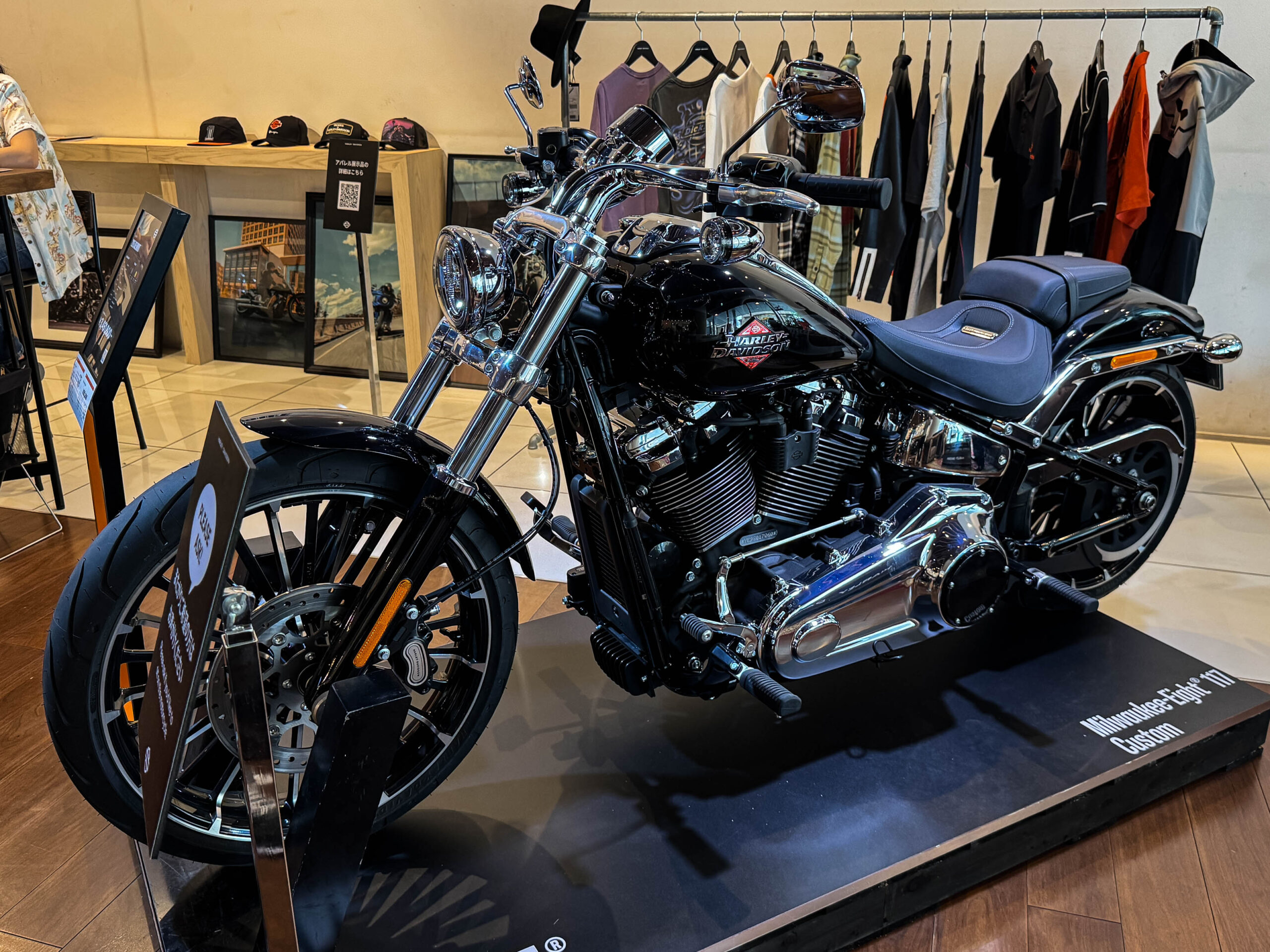 アメリカン50'sミッドセンチュリーハーレークイン対2点！ 現車確認】ハーレー ブレイクアウト 2025年モデル徹底解説｜変更
